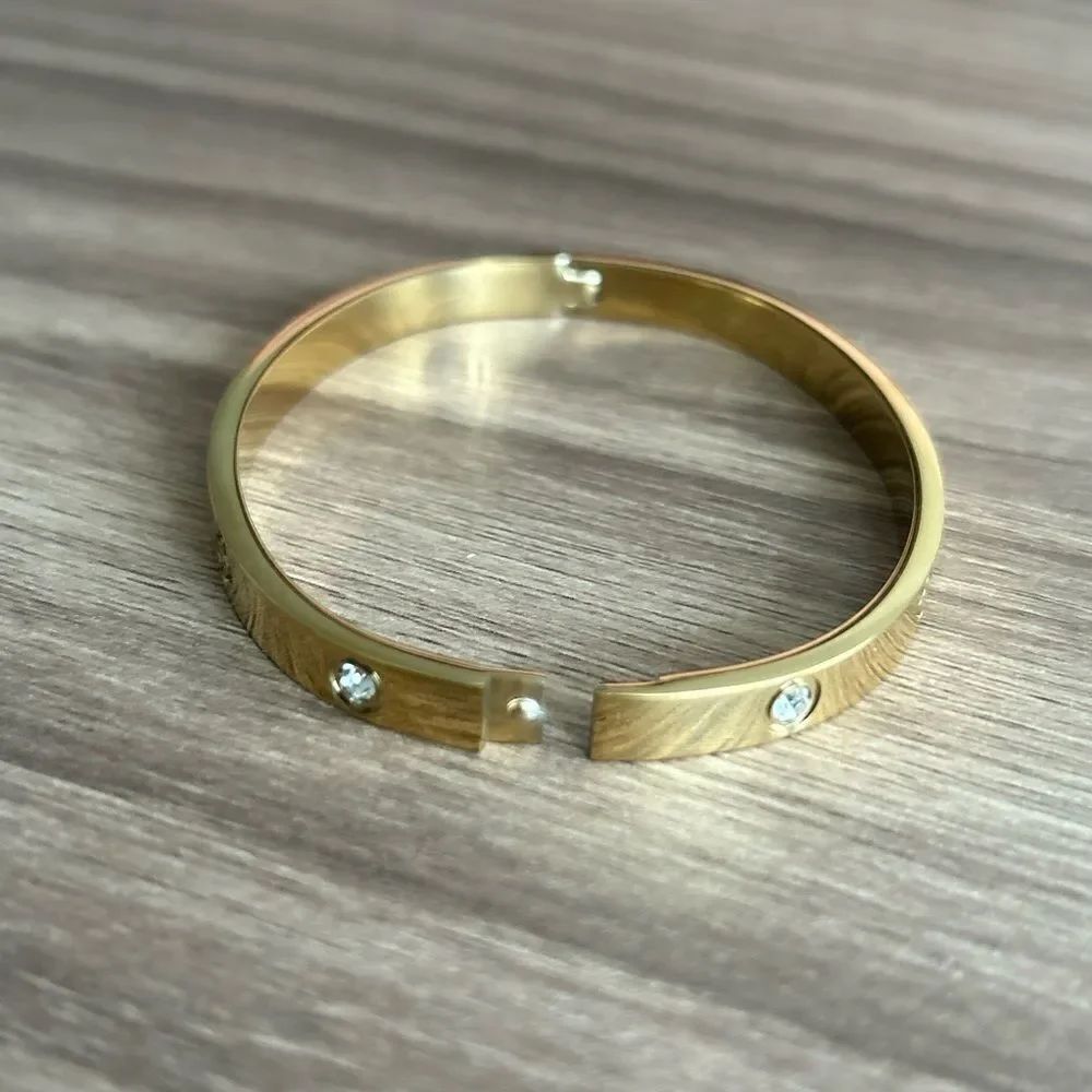 Diamond bangle Q466 - Picture 4 of 5